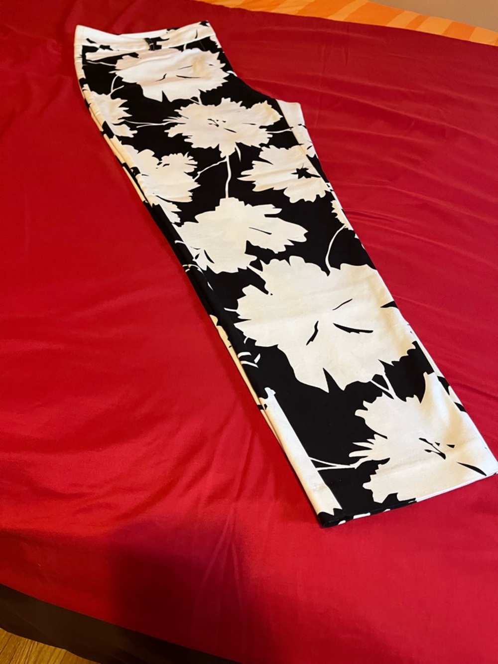 Liz Claiborne Black and White Abstract Floral Pants